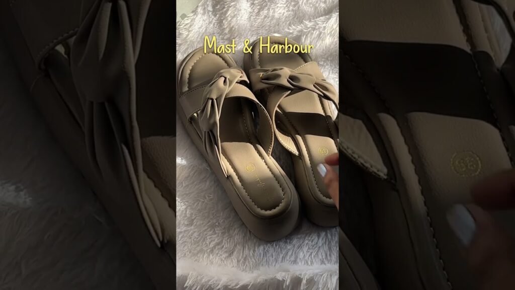 womenʼs footwear accessories