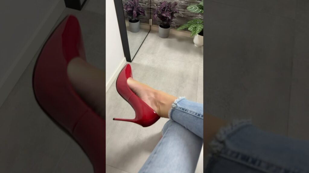 womenʼs footwear accessories videos